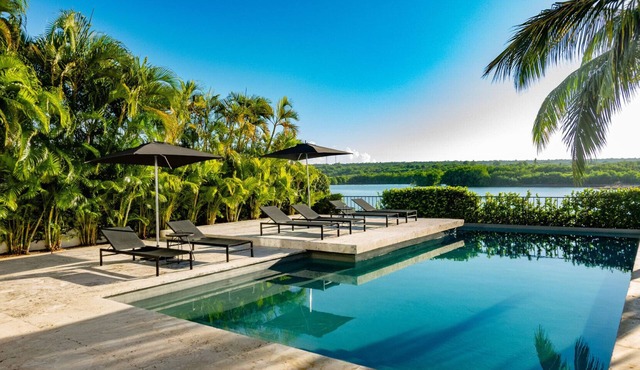 Casa Delfín by Luxe Haus™ – Butlered Villa, Staff, Pool, Golf Carts