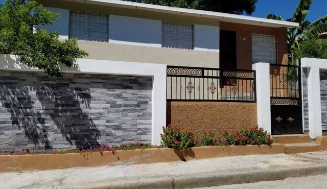 Casa familiar, buen vecindario, cerca la playa