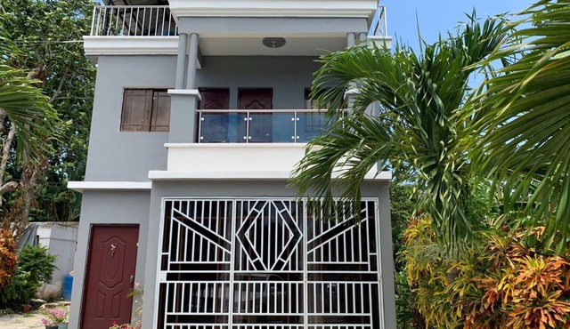 Casa Linda: 10 Mins to Beach and lagoon with AC and Free Parking