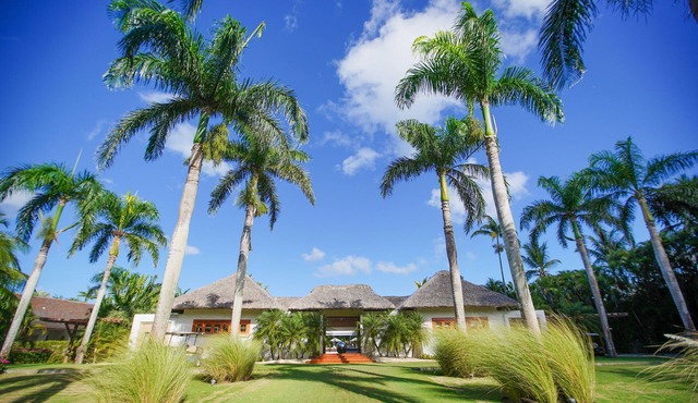 Casa Luna Llena – Luxury Private Villa, Near the Beach, Pool, Golf Carts, Staff