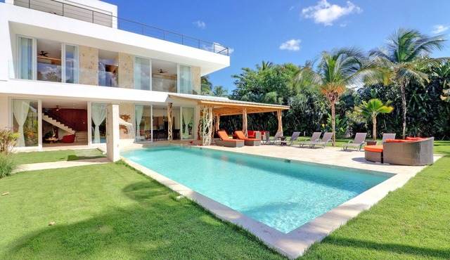 Casa Sirenas at Las Terrenas: Spacious 6-bedroom for 14 pax villa close to beach