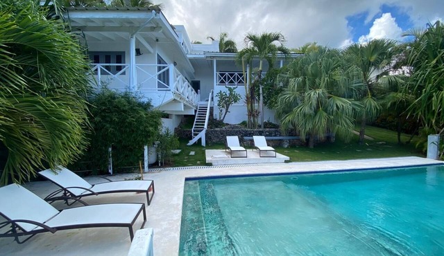 Casa Valentine – Colonial Ocean View Fully Staffed Villa