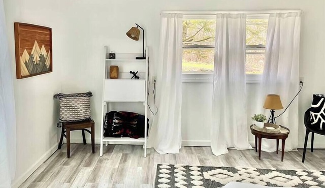 Catskills Hideaway w/Sauna Minutes from Hiking in Mount Tremper