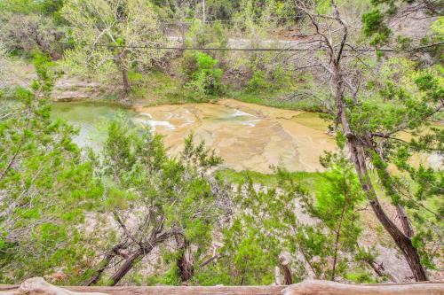 'Cedar Falls Cabin 3' Next to Turner Falls Park in Davis