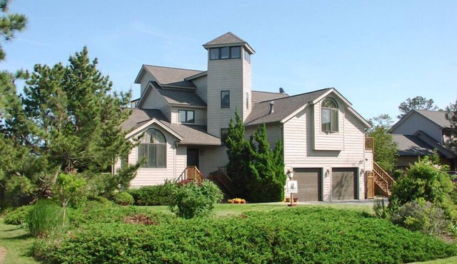 Cedar Gables-Private Pool, Hot Tub, Deep Water Pier & Dock in Chincoteague