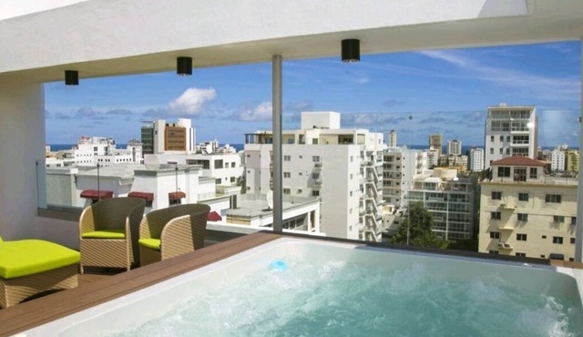 Central Apt W/Balcony -5 minute to Blue Mall/supermarket
