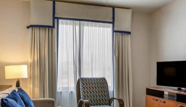 CES week, NO resort fee for 6 guests, close to Convention Ctr, shuttle&FREE WiFi in Las Vegas