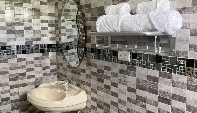Charming 2-bedroom apartment with WiFi and AC in welcoming Boca Chica