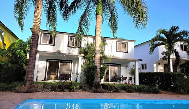Charming 2-bedroom townhome with Pool, Starlink, AC in lovely Rio San Juan