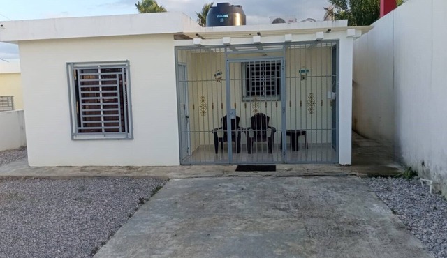 Charming 2-bedroom house with WiFi, AC, Gated Driveway "Private"