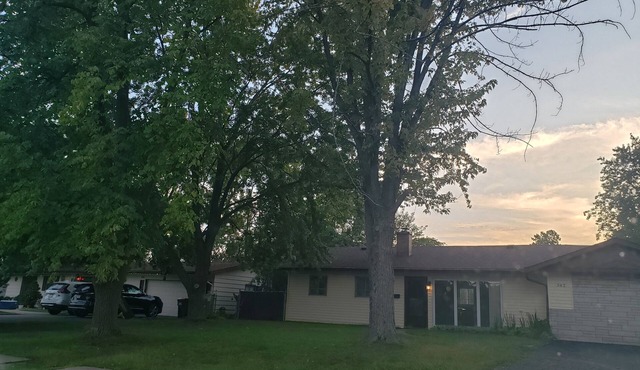 Charming 3-bedroom house with WiFi and AC in brilliant Glenview in Glenview