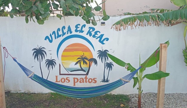 Charming 3-bedroom house in Paraiso with AC and pool.