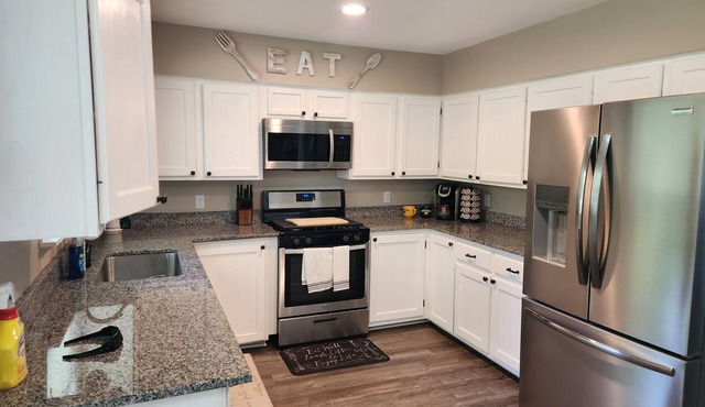 Charming 3-bedroom house in Romulus with a beautiful country setting in Romulus