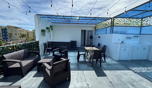 Charming 3BR apartment with private terrace & Jacuzzi. Just 3mins from the Beach