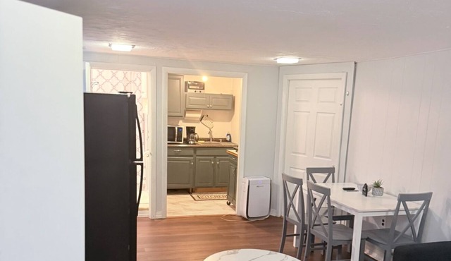 Charming garden level 1 bedroom 1 bath apartment in Brockton in Brockton