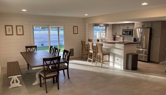 Charming golf course home in Tempe, everything you need for a relaxing stay in Tempe