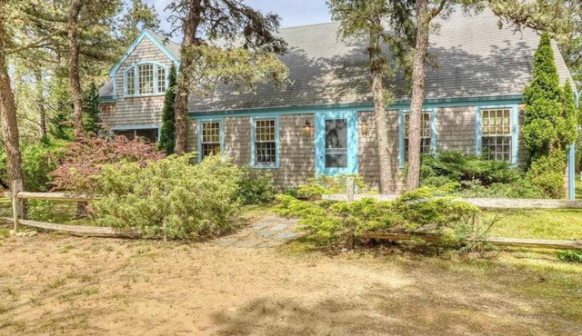 Charming home set on private lot with WiFi, sunroom, W/D, & great location in Edgartown