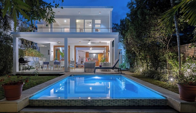 Charming house; 8 guests, in private Residencial El Portillo; 150 Mts to beach.