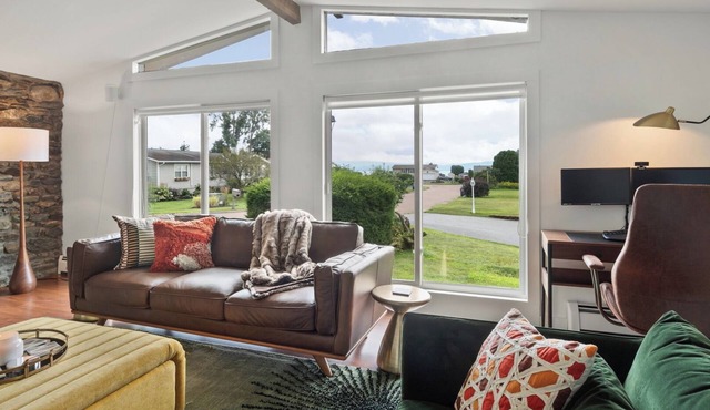 Chic Mid-Century Modern Retreat: Steps from Beach & Bike Path in Colchester