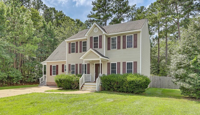 Classic Colonial Home w/Private Yard in Richmond! in Richmond