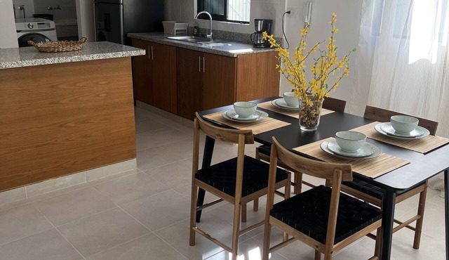 Clean and spacious apartment/close to the airport