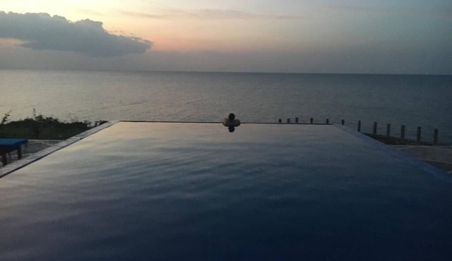 Cliff top estate with infinity pool