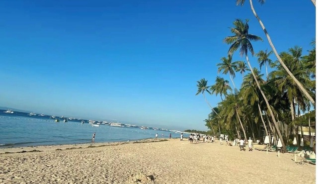 Comfort and convenience. Few minutes walk to white sand Alona Beach, Panglao