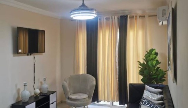 Comfortable, family-sized apartment, steps from the Malecon in SDE