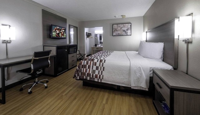 Comfortable King Bed Stay Perfect for Exploring Monticello and Charlottesville in Charlottesville