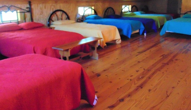 CONCAN! Float 2 Cabin, Walk 2 Frio River, Volleyball, Comanche River Access! in Concan