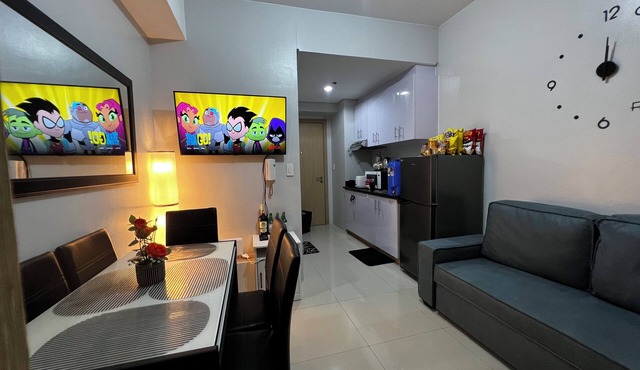 Condo in SM North, Quezon City with Pool, Netflix, WiFi, AC