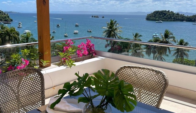Cozy 1-bedroom condo in Samana w/AC, WiFi, fitness room, pool and amazing view.