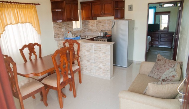 Cozy Apartment Near Airport Wi-Fi & Parking