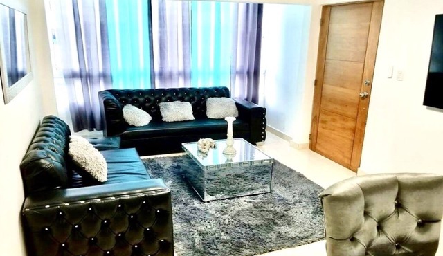Cozy apartment, 24/7 security, Airport 8 minutes.