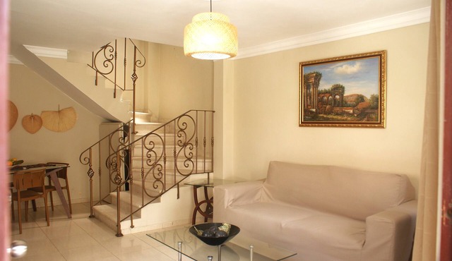 Cozy apartment on 2 levels. A few minutes from the city center!