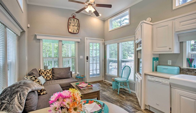 Cozy Broken Bow Getaway w/Fire Pit, 5 Mi to Lake! in Broken Bow