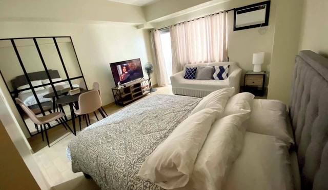 Cozy Condo in Araneta City Cubao - Manhattan Plaza Tower 1-