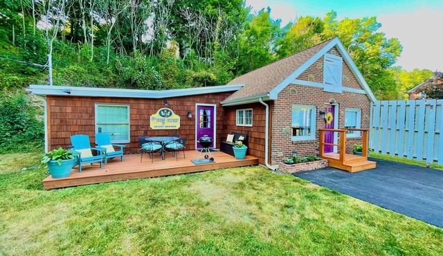 Cozy Corner Cottage .5 mi from HersheyPark in Hershey