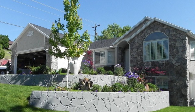Cozy modern 2BR , Free Parking & Wi-Fi, min. away from the world's ski resorts. in Sandy - Salt Lake