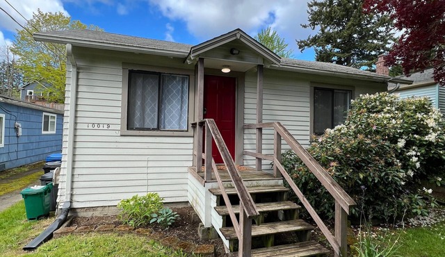 Cozy North Seattle Bungalow Fenced yard, Near I-5 & Light Rail Downtown MTR&LTR in Seattle