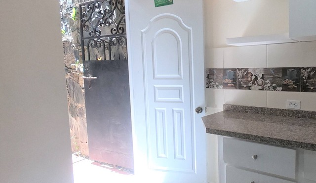 Cozy Studio in prestigious gated community - private parking, wifi, A/C