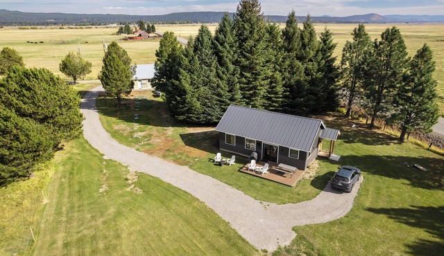 CRATER LAKE CATTLE CO. RANCH CABIN Short drive to Crater Lake Built in 2023 in Fort Klamath