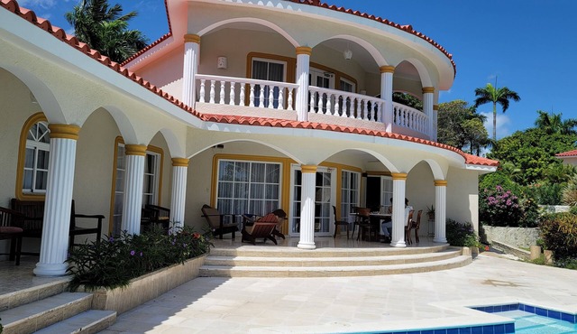 Crown Villa All-Inclusive! Tropical Paradise for Family or a Romantic Getaway!