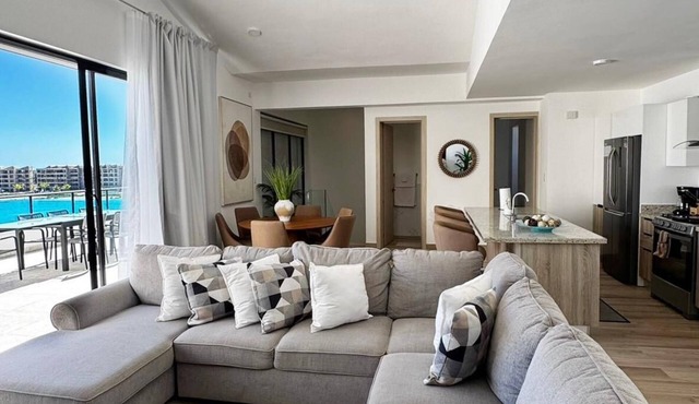 Crystal Lagoon- 2 Story Penthouse Downtown