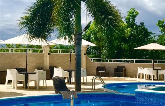 Daymond Blue Tropical Lodge