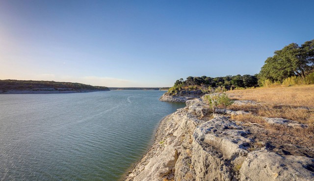 Deck + Cliffside Belton Lake Views: Temple Retreat in Temple