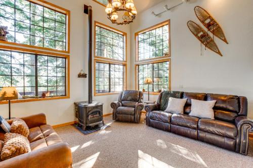 Deck w/Mountain Views: Cabin in Bear Valley! in Bear Valley