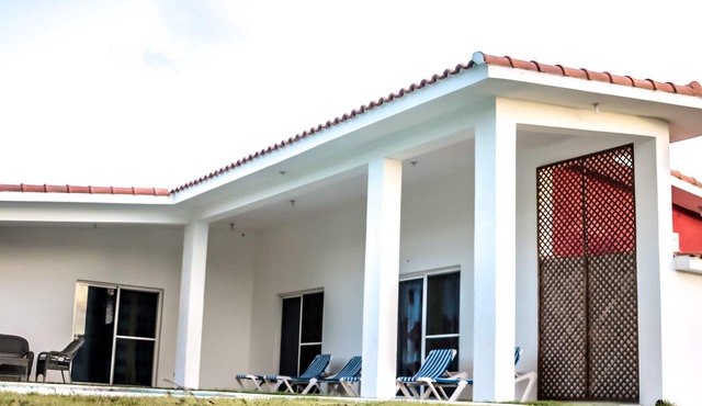 Deluxe King Room In Villa With Pool Near Beaches