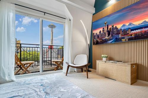 Designer Penthouse Space Needle View & Walk to Everything in Seattle