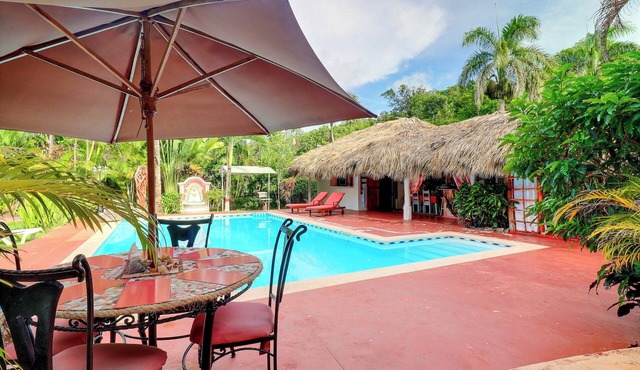 Detached Caribbean-style villa/1 air-conditioned bedroom/sleeps 2